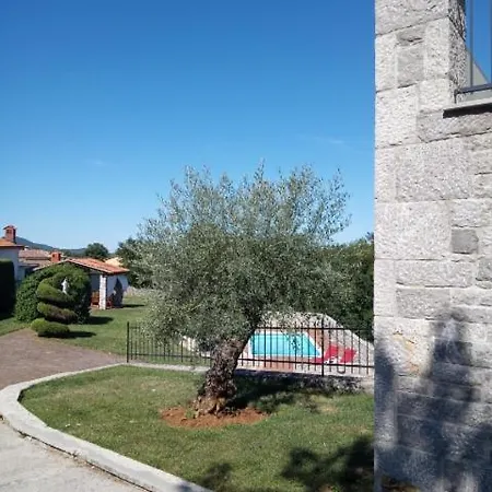 Event Garden With Pool And Wine Cellar