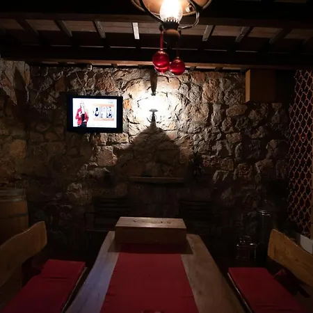 Semesterbostad Event Garden With Pool And Wine Cellar Sežana