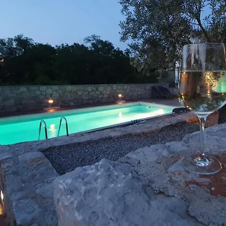 Semesterbostad Event Garden With Pool And Wine Cellar Sežana